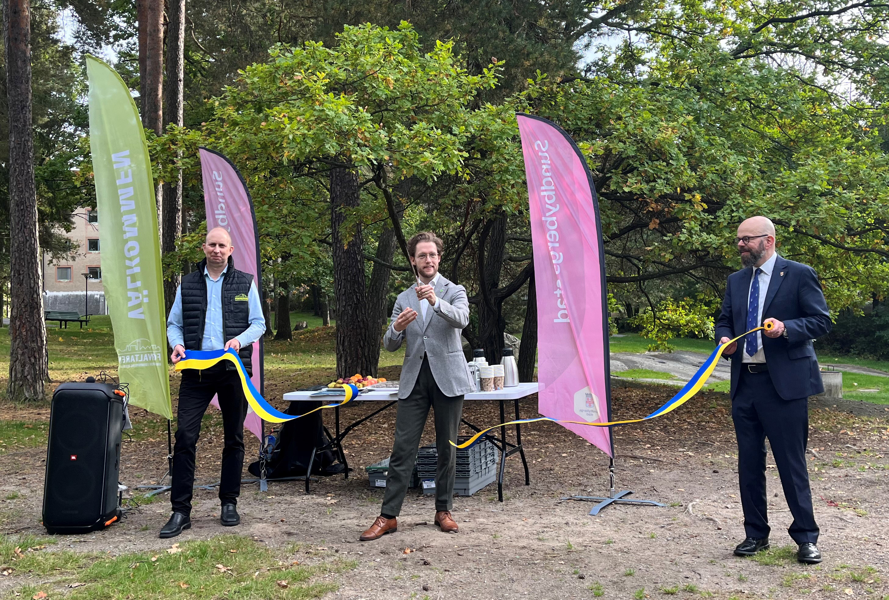 Martin Solberg, Peter Schiller och Marcus Göpel inviger Storskogsparken.