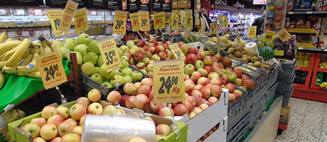 Massor av frukt från en livsmedelsbutik