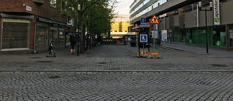 Övergångsstället vid Sturegatan kommer att flyttas i sidled då och då under pågående arbete.